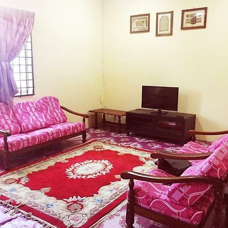 Homestay Bandar Pekan - Musleem Preferred Ngoại thất bức ảnh